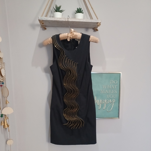 Ark & Co. 3D Dress - Picture 8 of 8